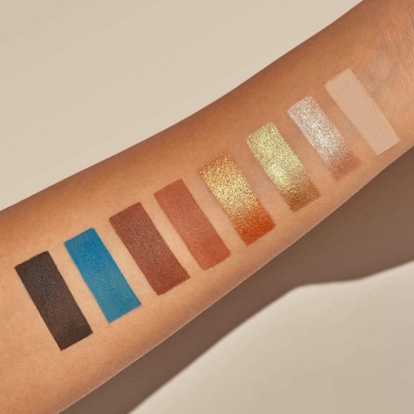 CHELLA LIMITED EDITION Divine Purpose 8-Shade Eyeshadow Palette - Picture 2 of 9